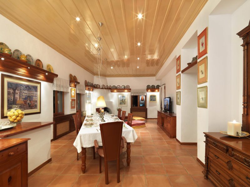 NEMIRE Villa Dining Room